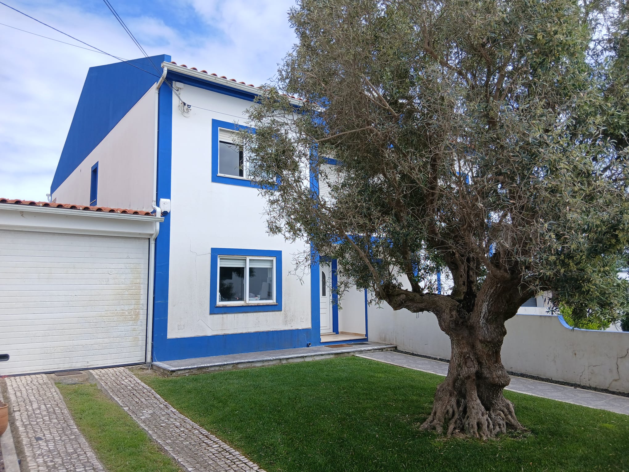 Midtide Villa Lawn
